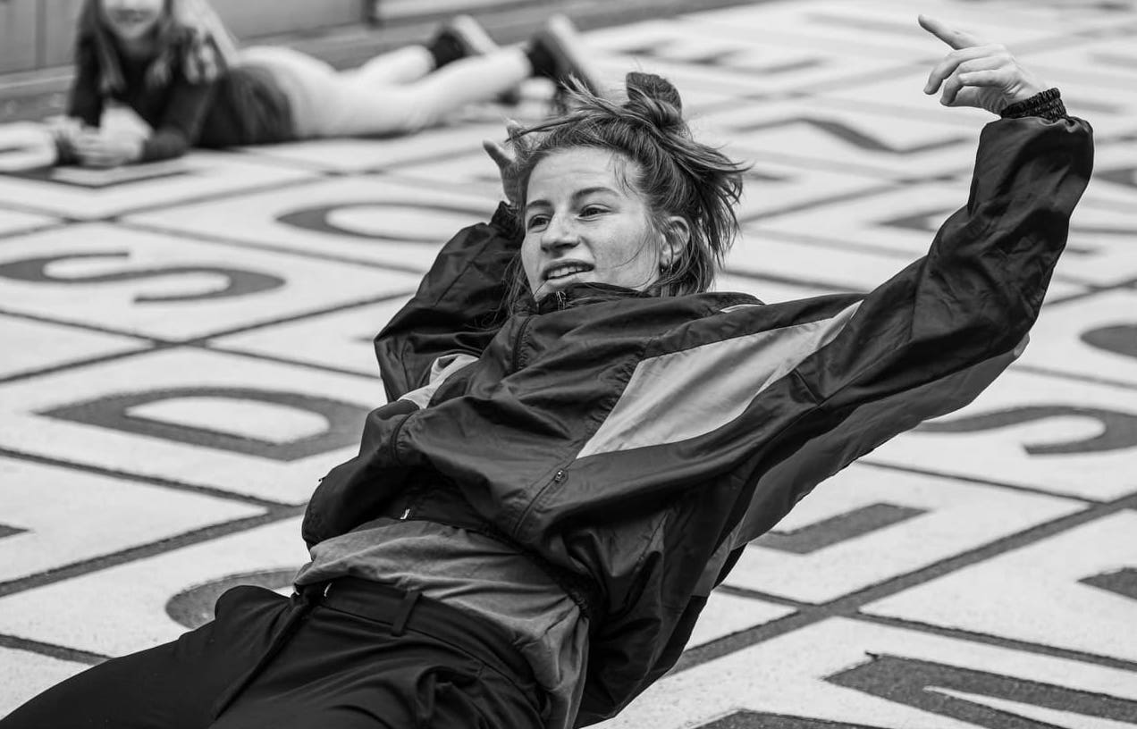 Du betrachtest gerade Young Modern Dance