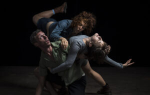 Mehr über den Artikel erfahren Contact Improvisation
